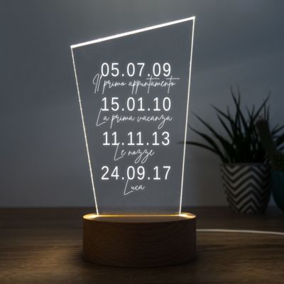 Lampada LED Personalizzata con Date Importanti