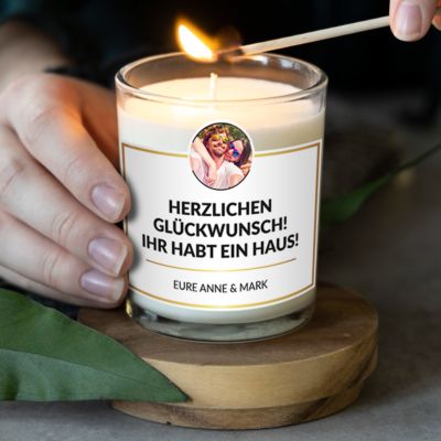 Personalisierbare Duftkerze mit Foto und Text im Goldrahmen