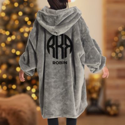 Personalisierbare Hoodie Decke mit Monogramm